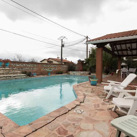 Hébergement de vacances Au Village *