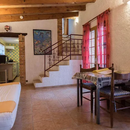 Au Village * Roques
